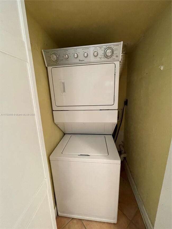 Foto del edificio - 8650 SW 67th Ave