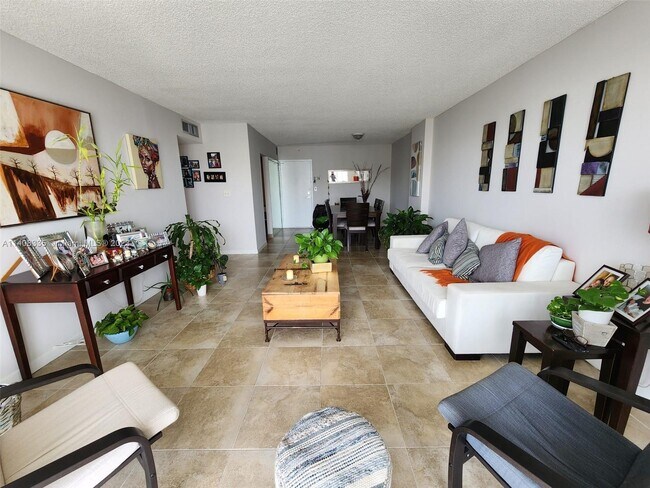 Foto del edificio - 2801 NE 183rd St