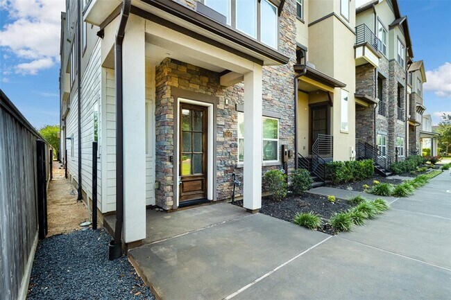 Building Photo - 2640 Fountain Key Blvd