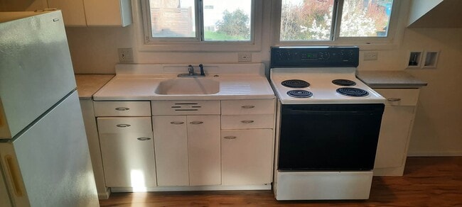 Building Photo - 1114 9th Ave SE