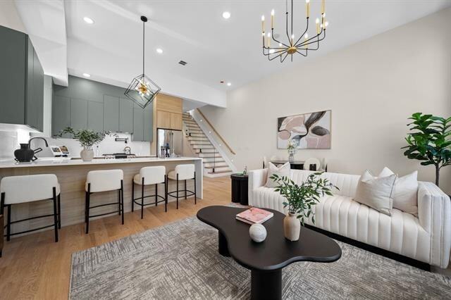 Primary Photo - 27 Graham St