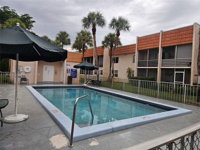 Foto del edificio - 7610 Stirling Rd