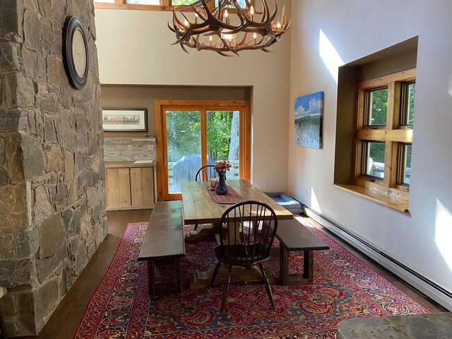 Building Photo - 31 Sugarbush Rd