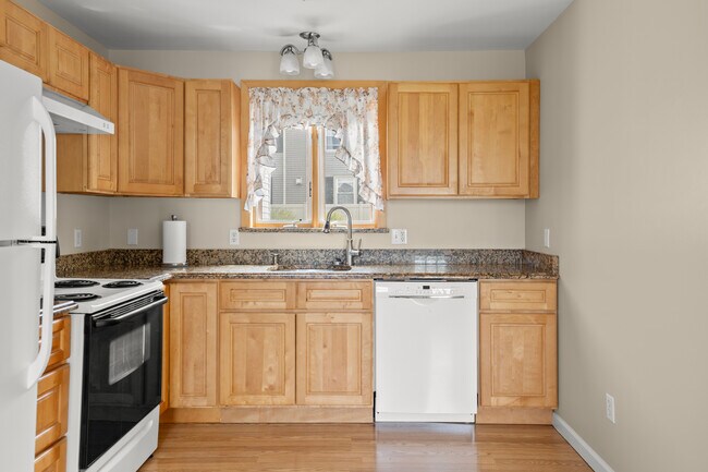 Apt E Kitchen - 292 Mansion St
