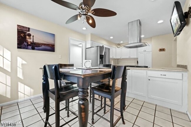 Building Photo - 3 br, 2 bath House - 6 Briar Hills Cir