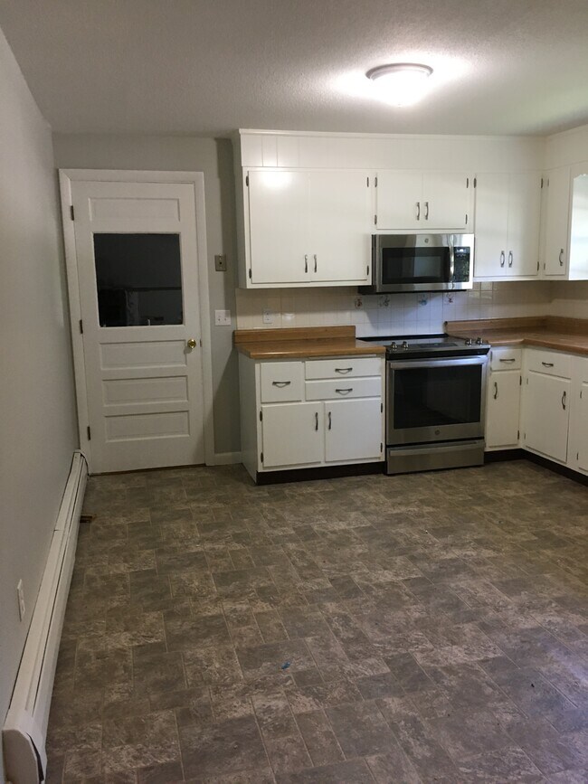 Building Photo - 374 Mill Street Ext