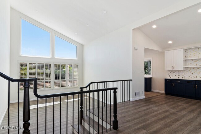 Building Photo - 688 Velarde Dr