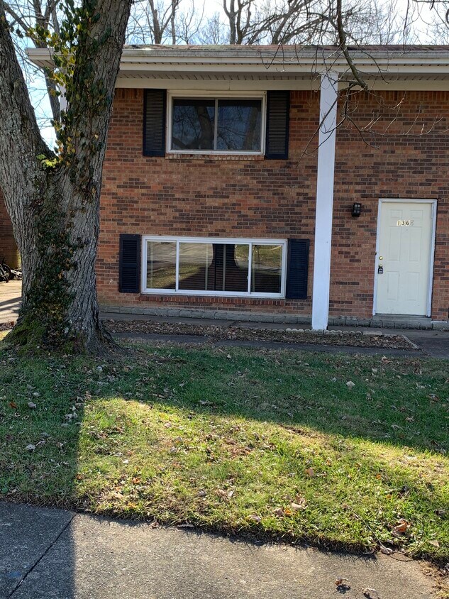 Primary Photo - 1368 Dix Dr