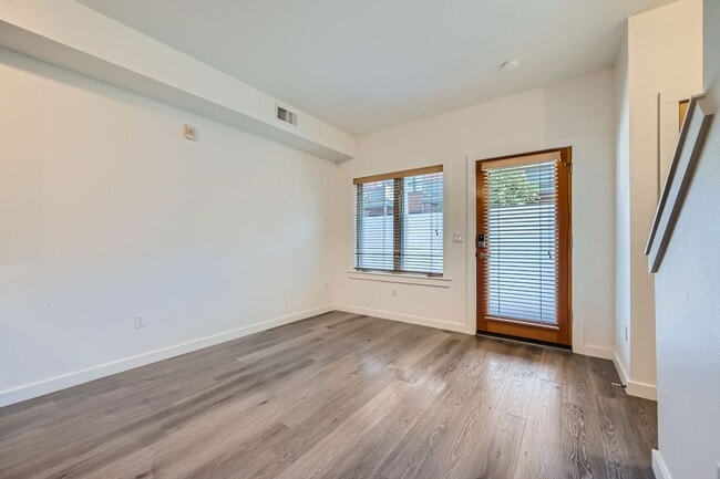 Building Photo - 3220 Foundry Pl