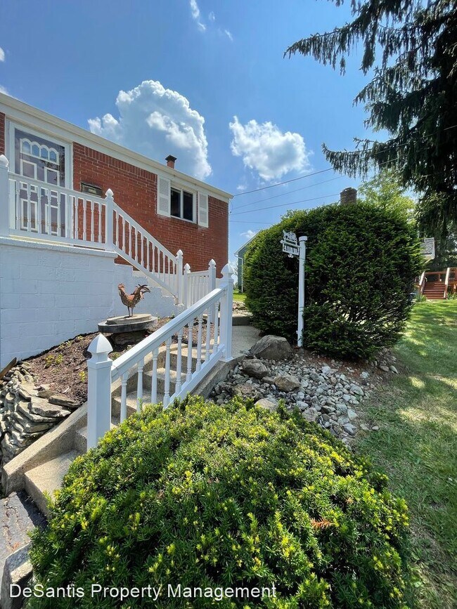 Building Photo - 2 br, 1 bath House - 4 Elm Drive