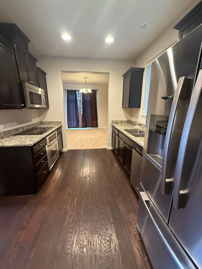 Building Photo - Beautiful Contemporary Home in Hillsboro