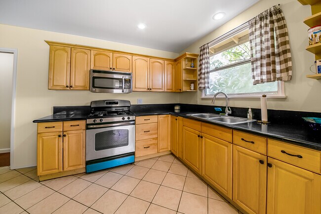 Foto del edificio - 7825 Mason Ave