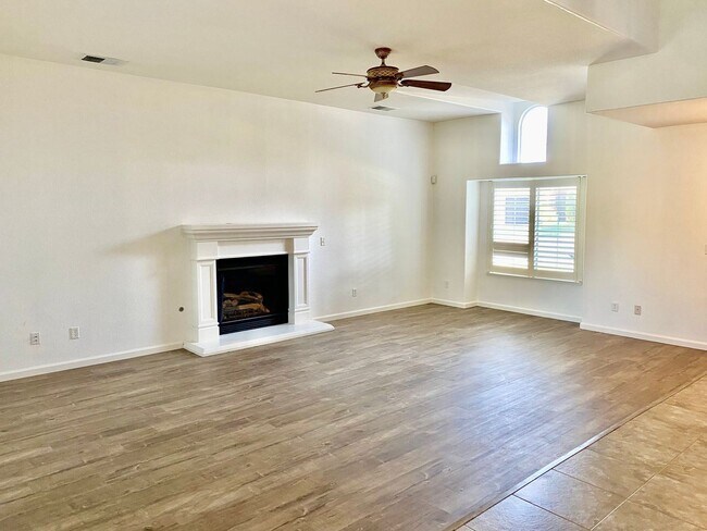 Building Photo - 4 br, 3 bath House - 1021 E Sarazen Ave