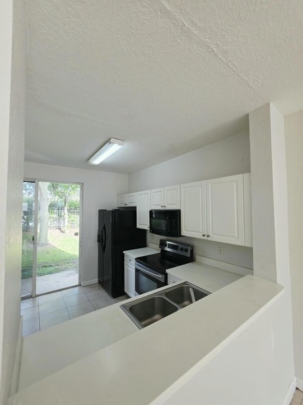 Building Photo - 4154 Napoli Lake Dr
