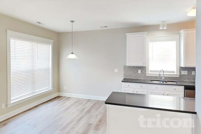 Foto del edificio - 13528 Swinton Rd