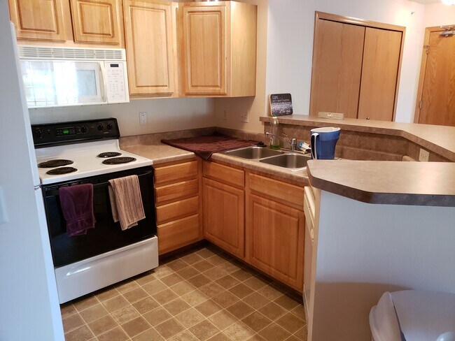 Building Photo - 880 Garden Dr