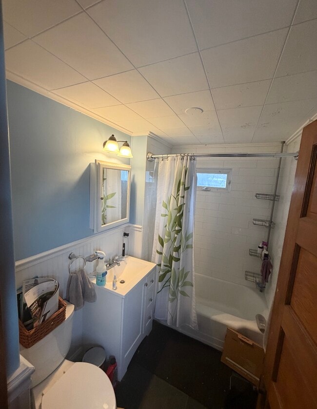 Building Photo - 52 Everett St