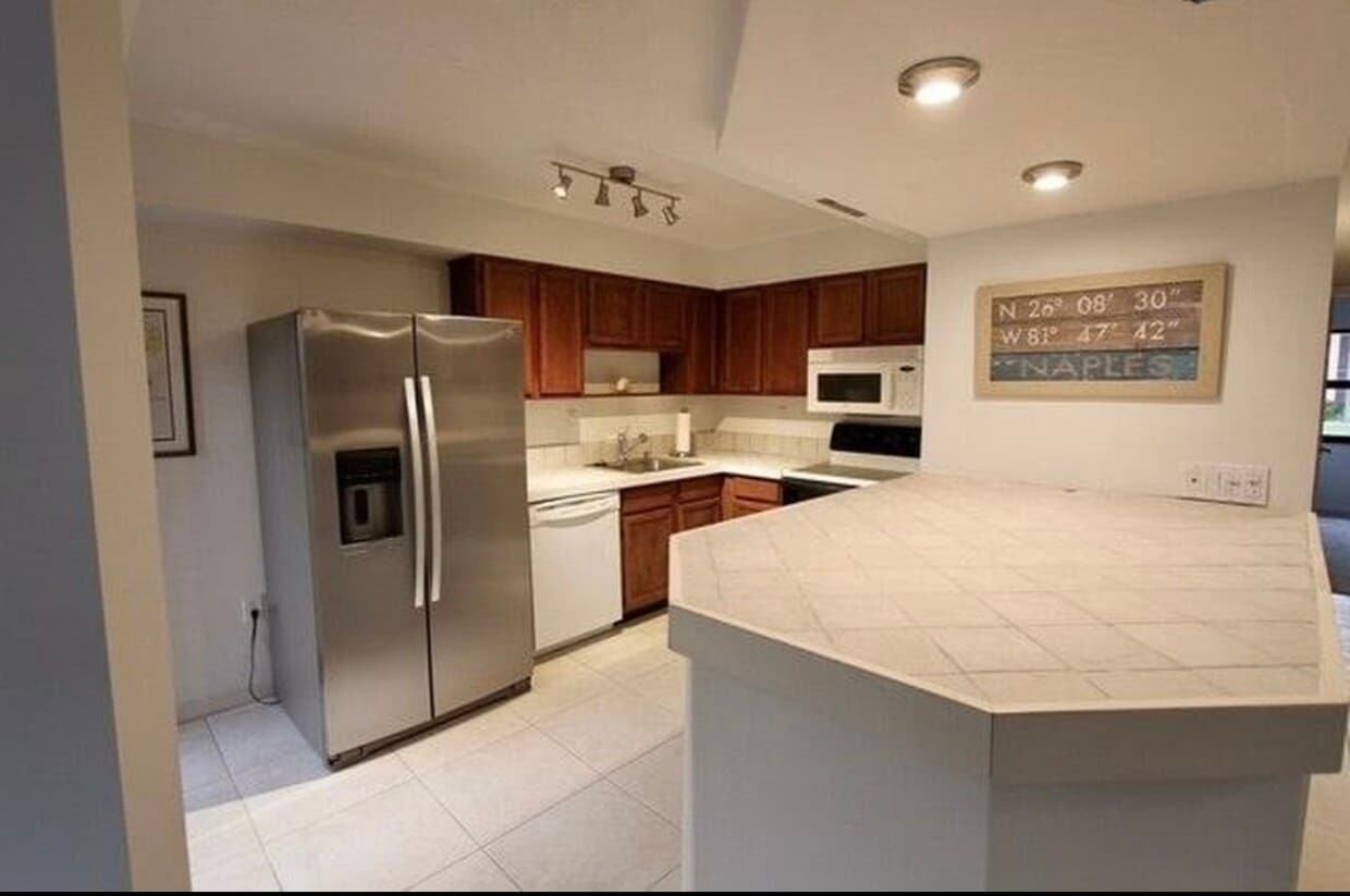 Primary Photo - 1500 Mainsail Dr