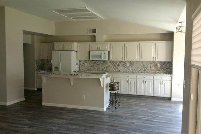 Building Photo - 1923 E Desert Island Dr