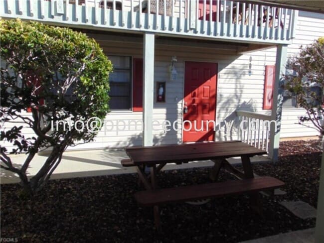 Foto del edificio - Fantastic totally remodelled 1st floor 2 bedroom 2 bath condo in the SW Cape