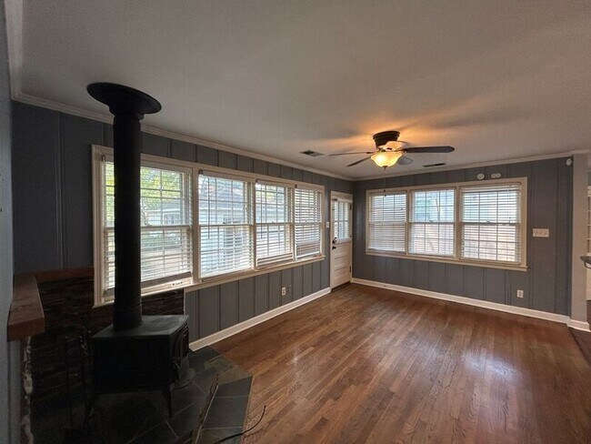 Building Photo - 453 Lytle St