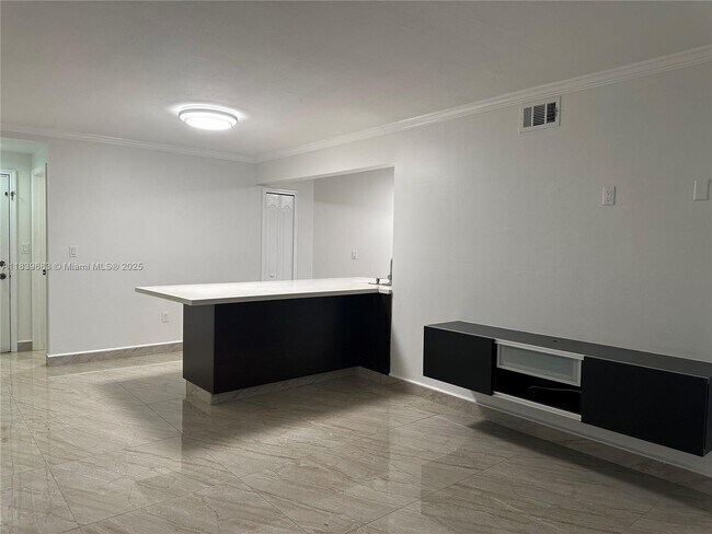 Foto del edificio - 9423 Fontainebleau Blvd