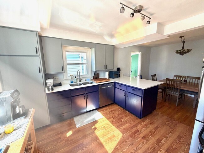 Foto del edificio - Now Leasing! Charming Home in One of Madison’s Best Neighborhoods