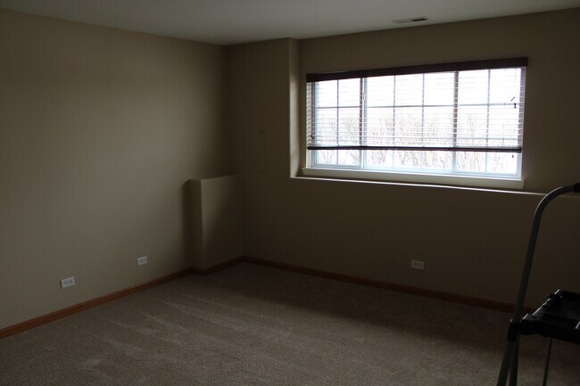 Building Photo - 566 Cary Woods Cir