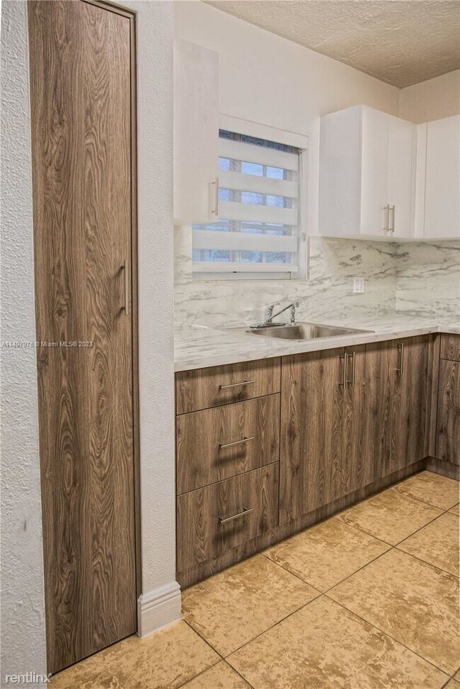Foto del edificio - 3 br, 2 bath House - 8390 NW 103rd St Apt ...