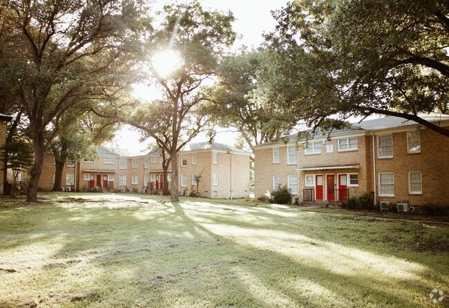 Building Photo - Brookview Hills