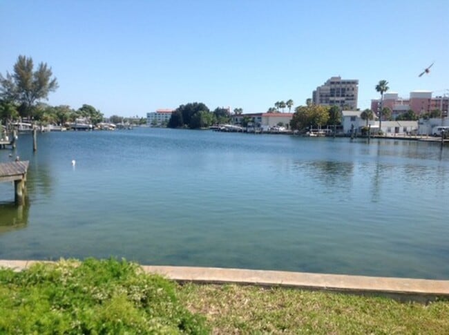 Yard/waterview - 35 44th Avenue