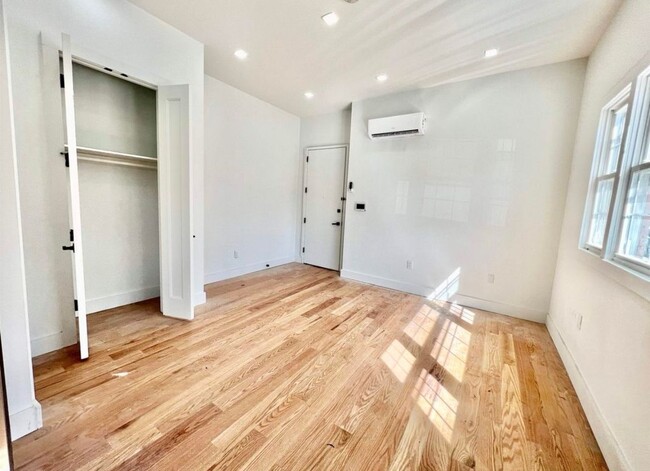 283 Webster Ave 1F - 285 Webster Ave