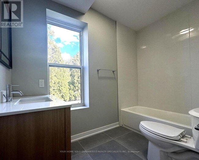 Photo du bâtiment - 9 Wellington St E