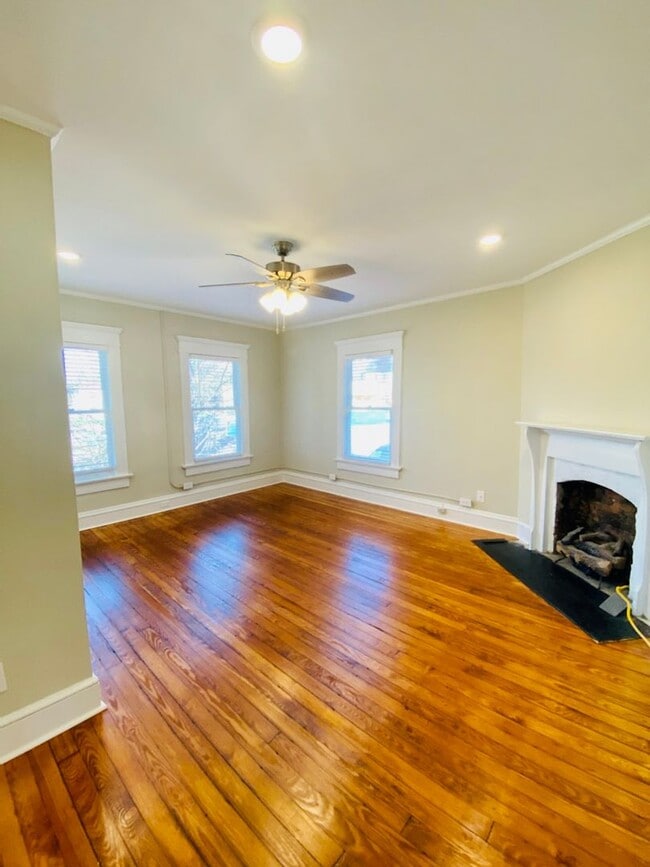 Building Photo - 688 Linwood Ave NE
