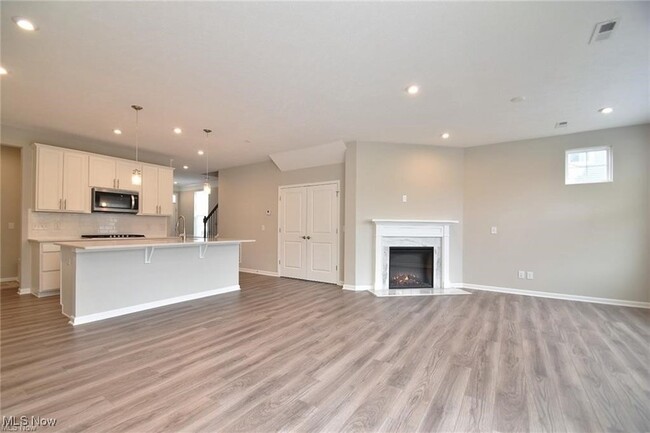 Building Photo - 875 Dipper Ln