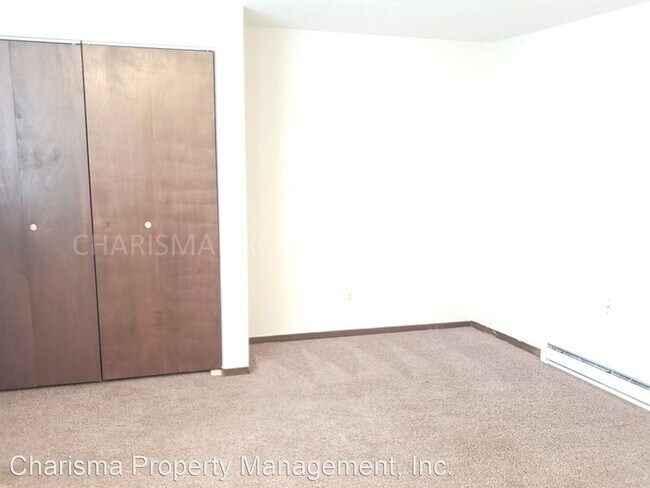 Building Photo - 410-412 N Spring Ave