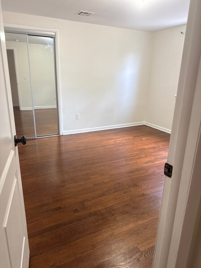 Foto del edificio - 642 E 6th St