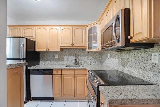 Building Photo - 304 Gardens Dr