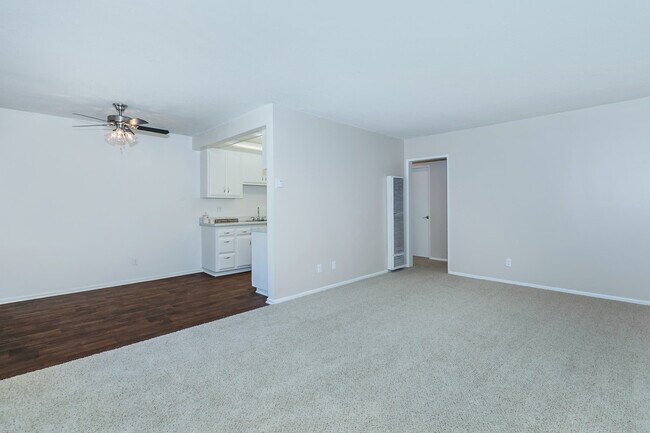 Foto del edificio - Hampshire Square Apartment Homes