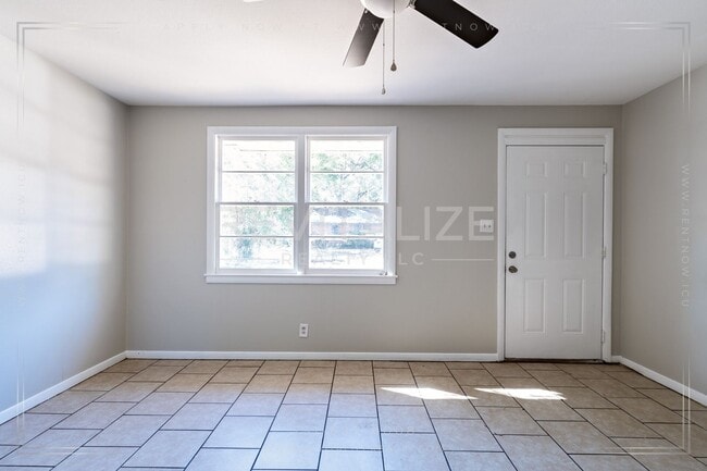 Building Photo - **Reduced Price** 3 Bed/1 Bath Home in Mob...