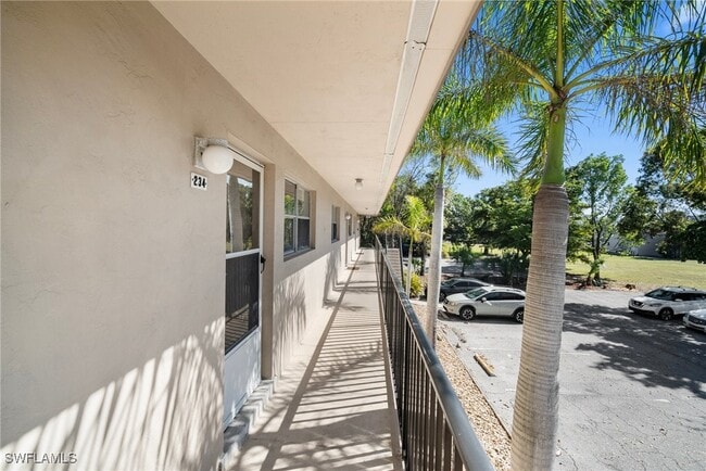 Building Photo - 1560 Colonial Blvd