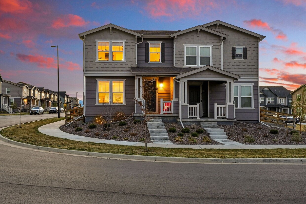 Spacious 3BR/3BA Townhome-Available NOW! - Spacious 3BR/3BA Townhome-Available NOW!