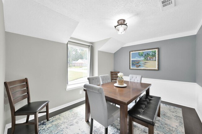 Building Photo - 223 Birchwood Dr