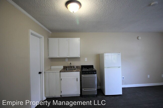Building Photo - 1 br, 1 bath Apartment - 1310 Halsey Ave NE