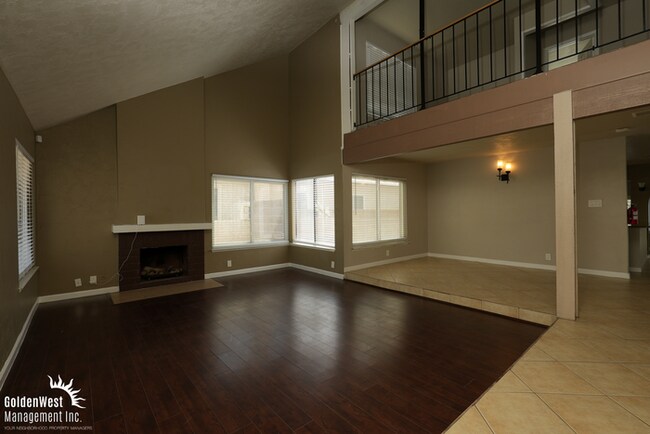 Foto del edificio - Spacious 4Bdm 2.5Ba Home with Loft in Las Vegas