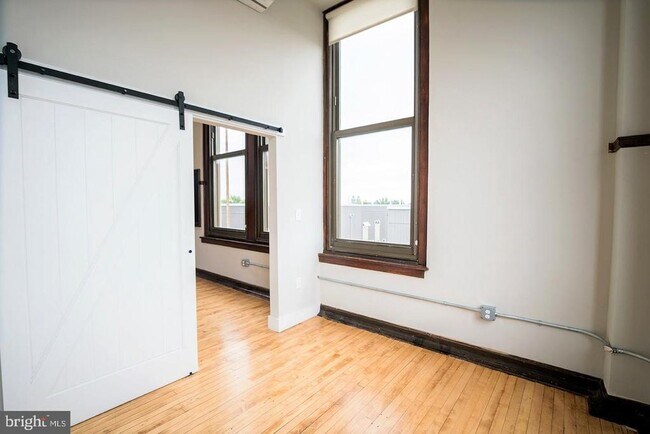 Foto del edificio - 1300 S 19th St