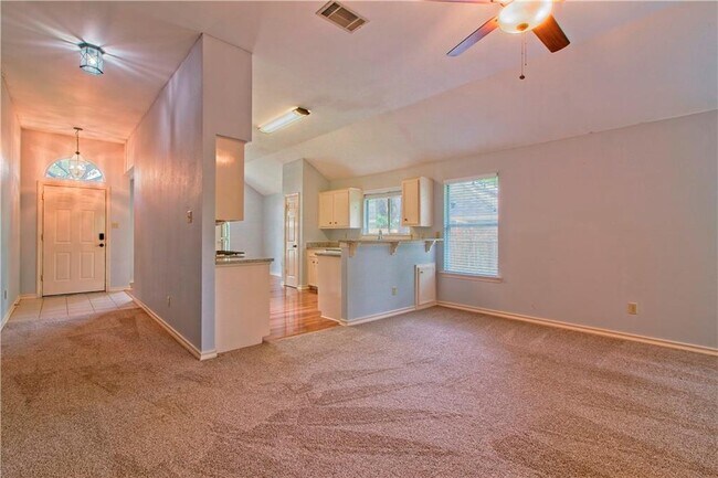 Building Photo - 1002 Garden View Dr