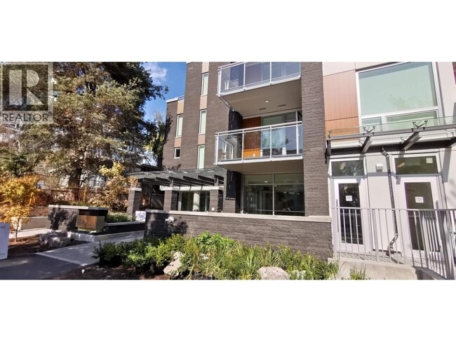 Building Photo - 5058 Cambie St.