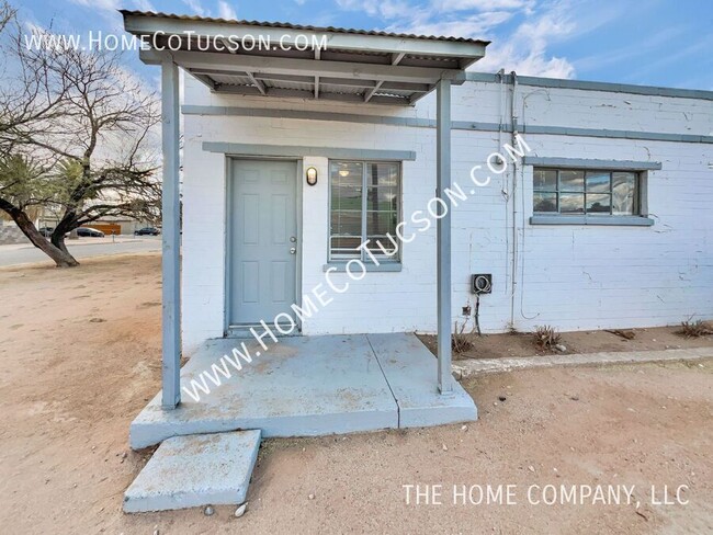 Building Photo - Charming One-Bedroom Home on a Large Corne...