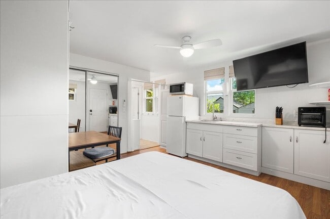 Building Photo - Remodeled Studio in North Kihei | Furnished & Pet-Friendly